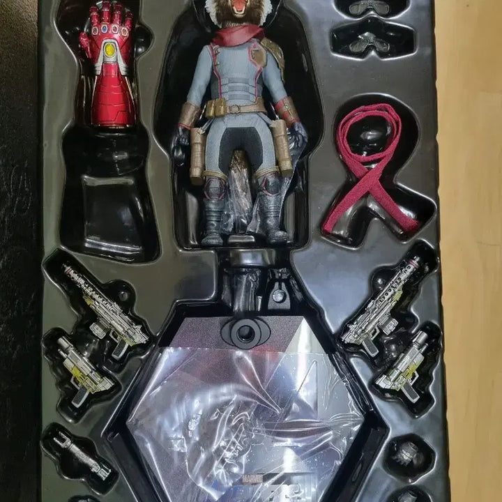 [BUNJANG] Hot Toys Iron Patriot &amp; Rocket Raccoon Bundle Set / (일괄 급처) 핫토이 아이언 패트리어트 &amp; 로켓 라쿤