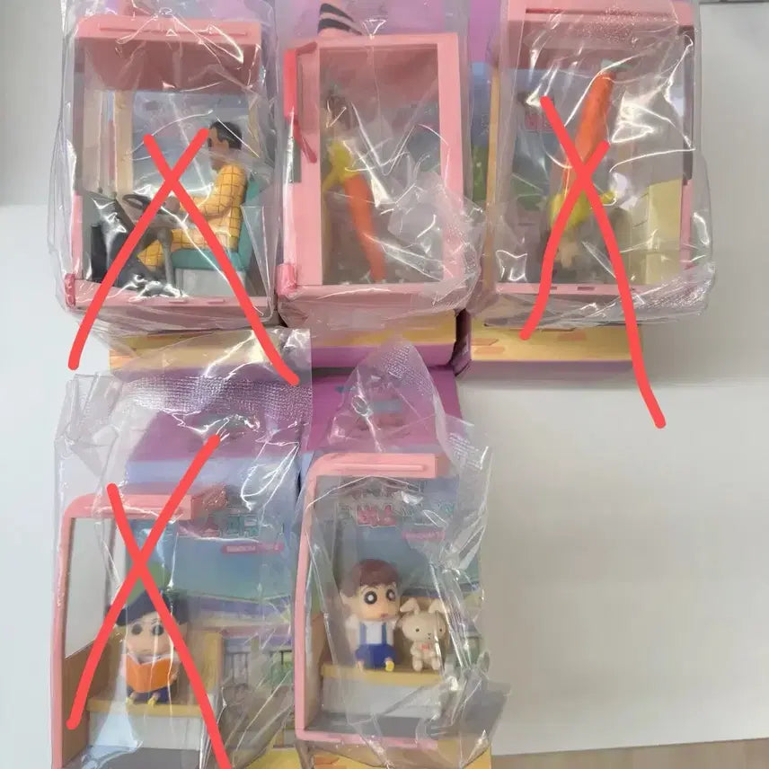 [BUNJANG] Crayon Shin-chan Arimisako &amp; Yuni Bus Figure Set / 미개봉) 짱구는 못말려 짱구 버스 피규어 채성아 유리