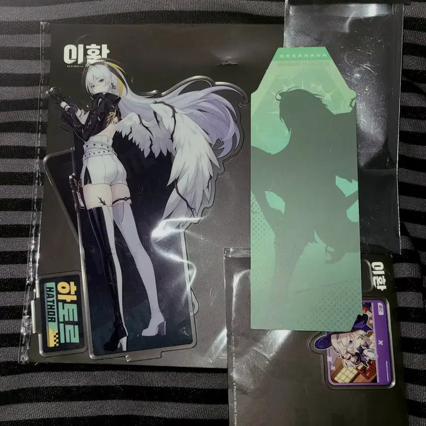 [BUNJANG] Leehwan (The Boyz) Hathor Acrylic Stand + Slide Photocard / 이환 하토르 아크릴 스탠드 + 슬라이드 포카