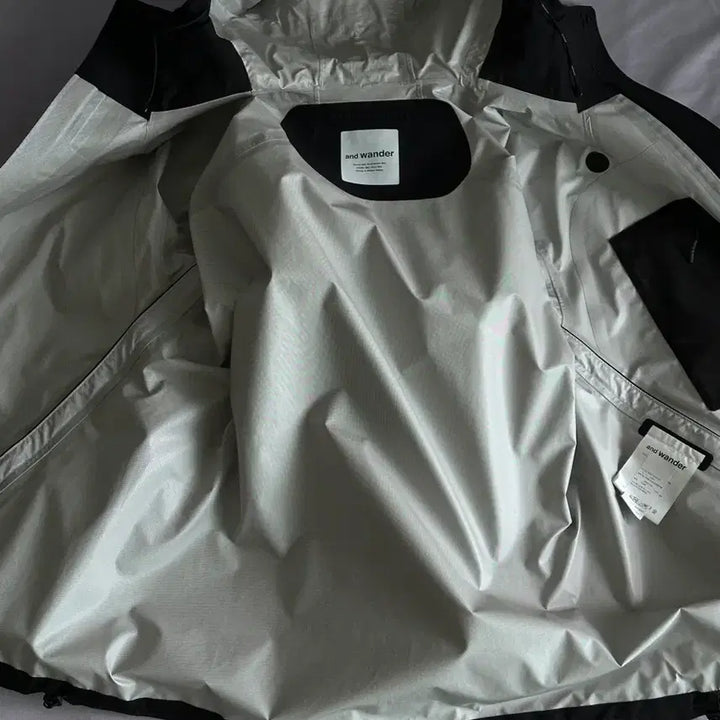 [BUNJANG] And Wander 2.5L Hiker Rain Jacket Black / [L] and wander 2.5L 하이커 레인 자켓 블랙