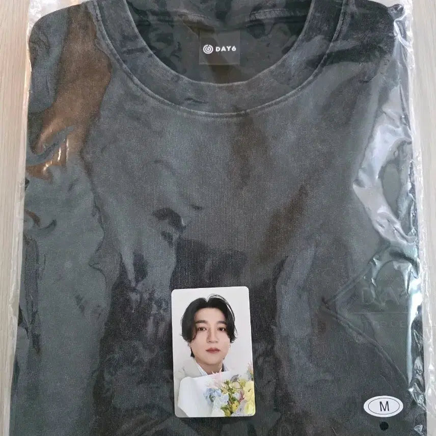[BUNJANG] Day6 Kobe T-Shirt (M Size, Unsealed) / 데이식스 고베 티셔츠 M사이즈 미개봉