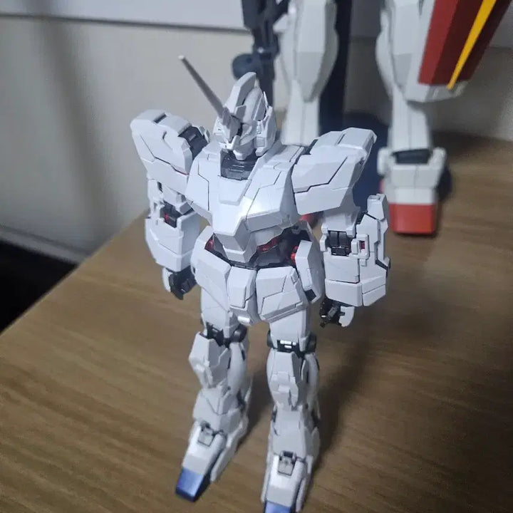 [SOLD OUT] [MG] 유니콘 건담 영상판 조립품 프라모델 (박스O)