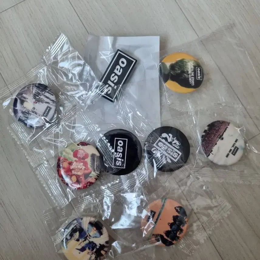 [BUNJANG] Oasis 9 Piece Pin Set Bundle / 오아시스 캔뱃지8개 &amp; 뱃지1개 일괄