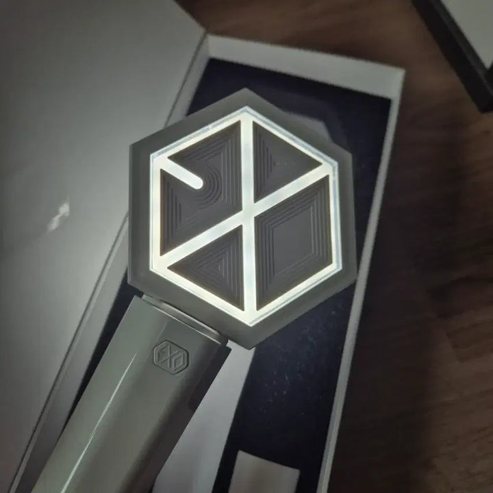 [BUNJANG] EXO Official Light Stick Ver.2 / 엑소 에리디봉 Ver.2 (EXO)