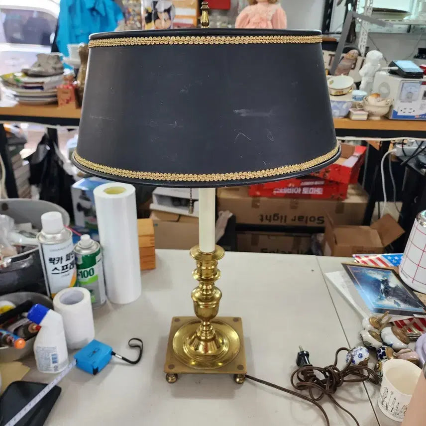 [SOLD OUT] USA 옛날 스텐드등. 동(놋쇠) 프레임. 철제갓.높이58cm  철제갓지