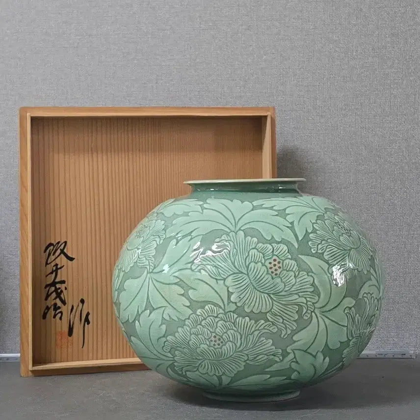 [SOLD OUT] 송남 신상호 청자 진사 모란문 호