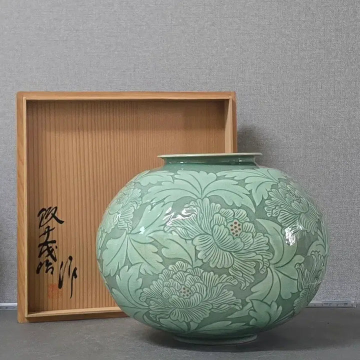 [SOLD OUT] 송남 신상호 청자 진사 모란문 호
