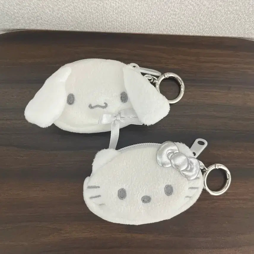 [BUNJANG] Sanrio Hello Kitty &amp; Cinnamoroll Mini Pouch Keyring Set / Set 산리오 헬로키티 시나모롤 실버 미니 파우치 키링 2종 세트 뽑기