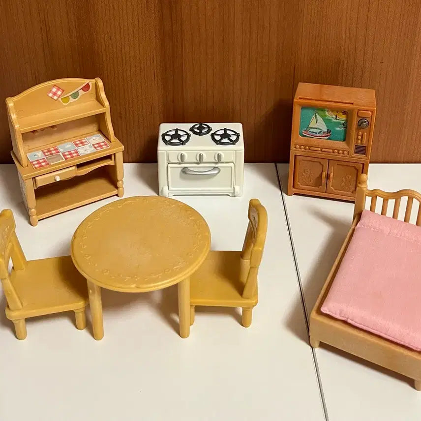 [BUNJANG] Sylvanian Families Kitchen, TV, Bed Furniture Set / 실바니안 주방 티비 침대 가구