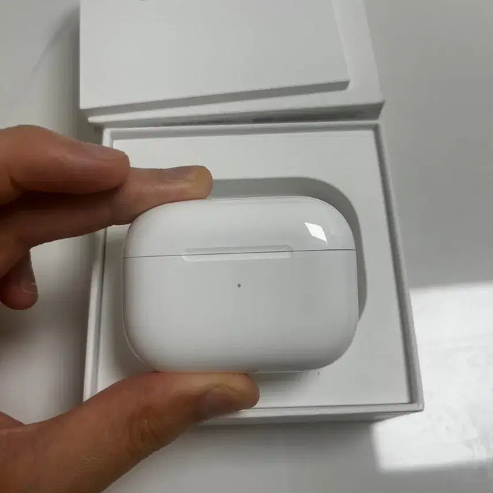 [BUNJANG] Apple AirPods Pro 2nd Generation Full Box / 에어팟프로2 풀박스 , 7일 사용