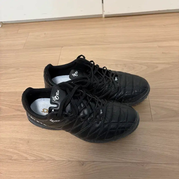 [BUNJANG] Athleta Oray A005 Soccer Cleats (Black, Size 250) / 아슬레타 오레이 A005 250