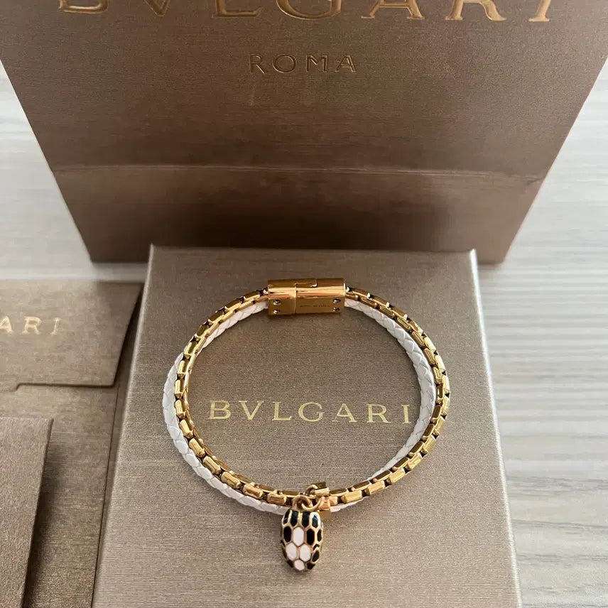 [SOLD OUT] 불가리 세르펜티 포에버 화이트 에나멜 오닉스 팔찌 여성 정품