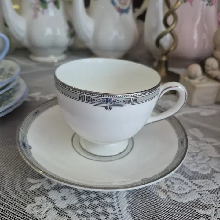 [BUNJANG] Wedgwood Amherst Tea Cup and Saucer Duo Platinum Trim / 웨지우드 애머스트 티잔 듀오