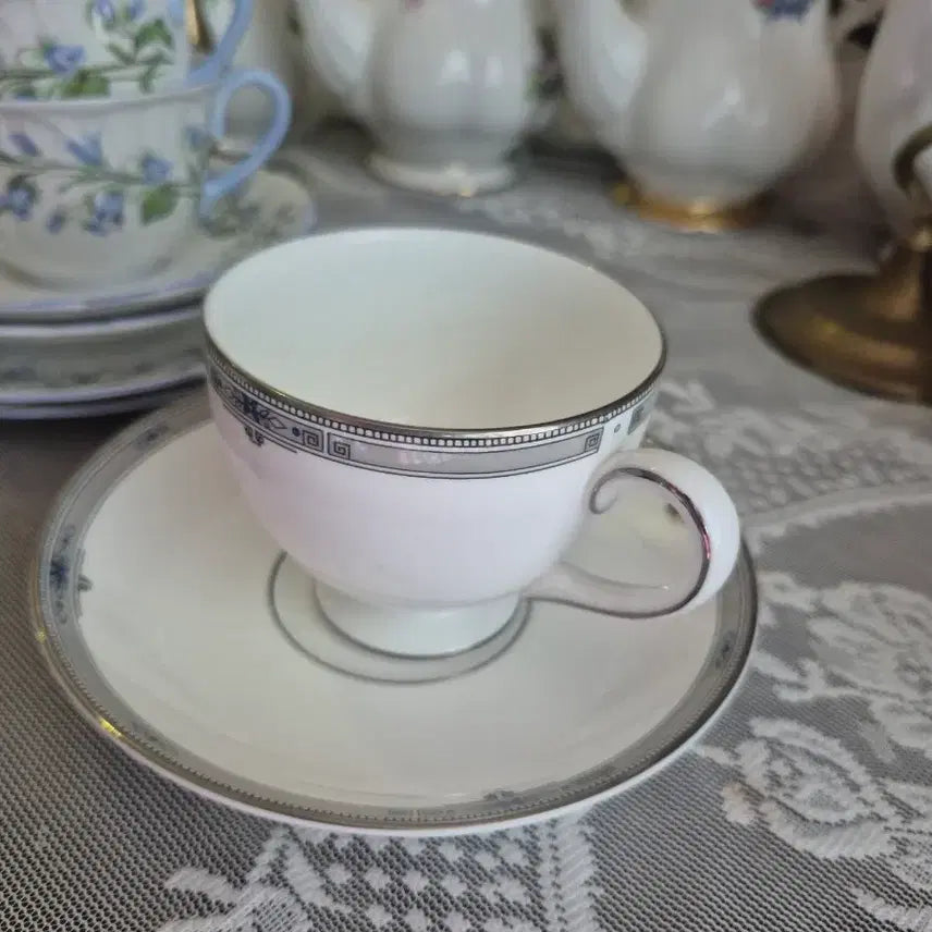 [BUNJANG] Wedgwood Amherst Tea Cup and Saucer Duo Platinum Trim / 웨지우드 애머스트 티잔 듀오