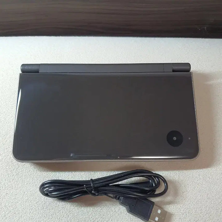 [BUNJANG] Nintendo DSi LL Console with Built-in U-GO-GO Memo + Charging Cable / 닌텐도 DSi LL(우고메모 내장)+충전케이블