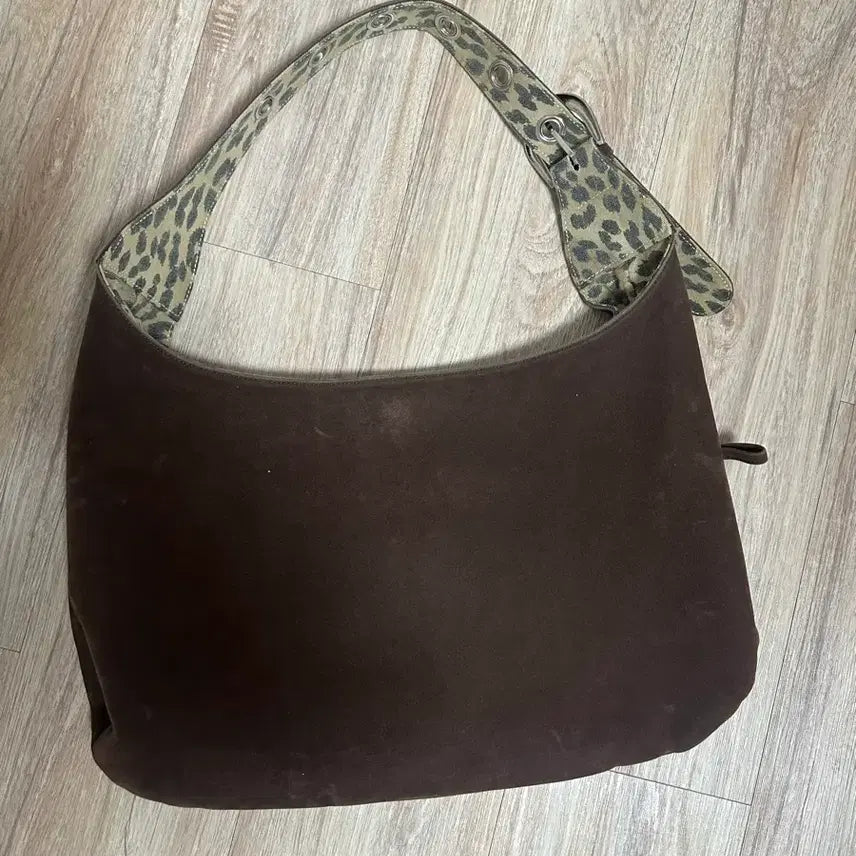 [BUNJANG] Letterry Suede Buckle Reversible Shoulder Bag / 레터리 수에이드 버클 리버시블 백
