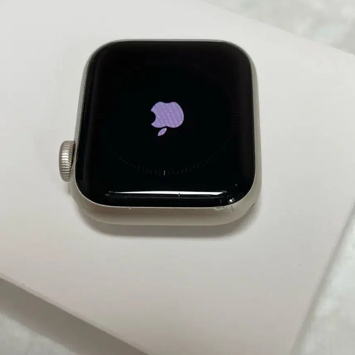 [BUNJANG] Apple Watch SE 2nd Gen 40mm Cellular Starlight (90% Battery) / 애플워치 se2 40mm 셀룰러 스타라이트 90%