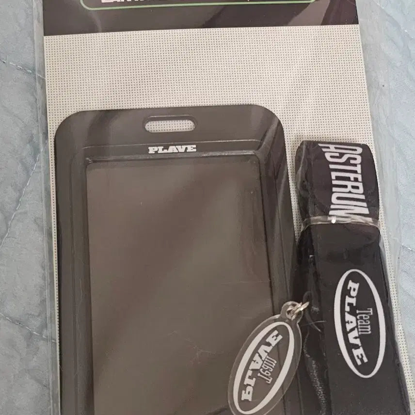 [SOLD OUT] 플레이브 랜야드 판매합니다