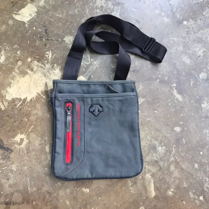 [BUNJANG] Descente Unisex Crossbody Bag / 데상트 크로스백 가방 남녀 공용