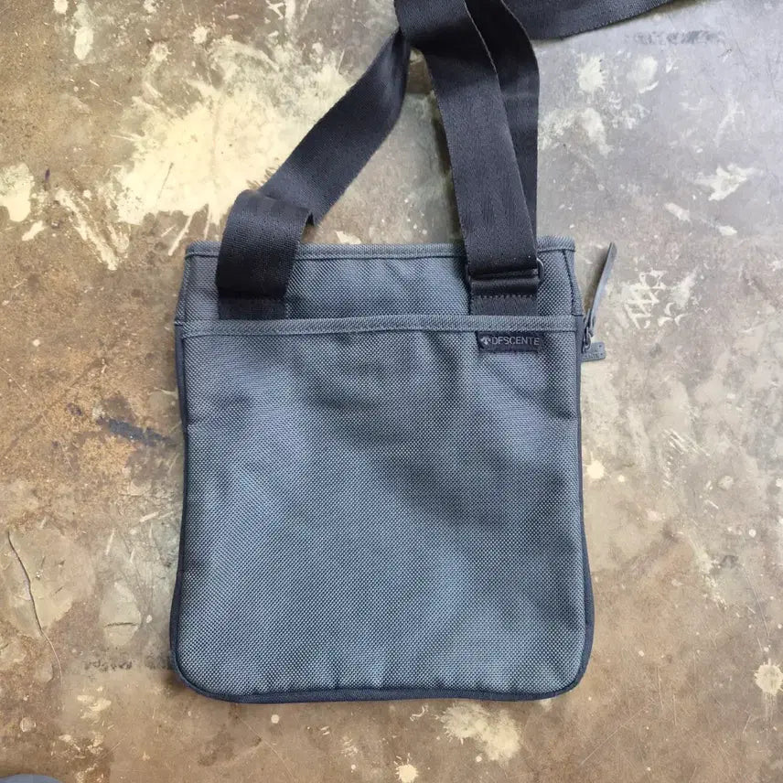 [BUNJANG] Descente Unisex Crossbody Bag / 데상트 크로스백 가방 남녀 공용