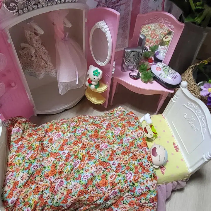 [BUNJANG] Doll Wardrobe, Bed Set with Accessories / 인형 옷장 침대 세트