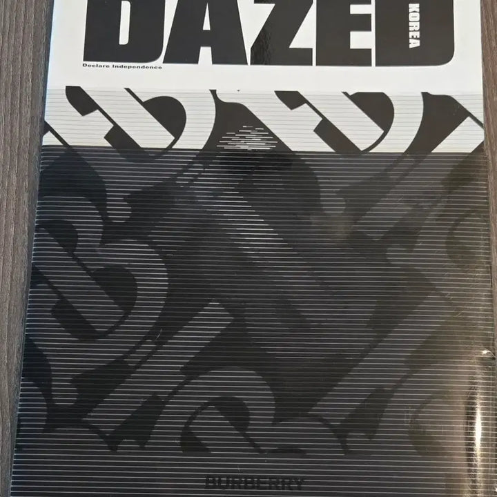 [BUNJANG] Dazed Korea September 2018 Issue The Boyz Burberry Photoshoot / 데이즈드 BURBERRY 더보이즈