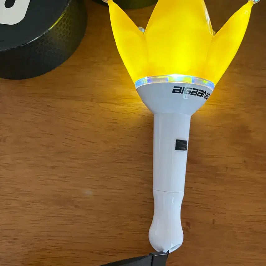 [BUNJANG] BIGBANG Official Lightstick White / 빅뱅 공식 응원봉 화이트