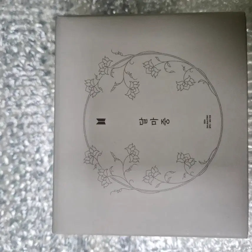 [BUNJANG] BTS Dalmajung Celadon Moon Jar Collaboration / 방탄 달마중 국중박 콜라보 달항아리
