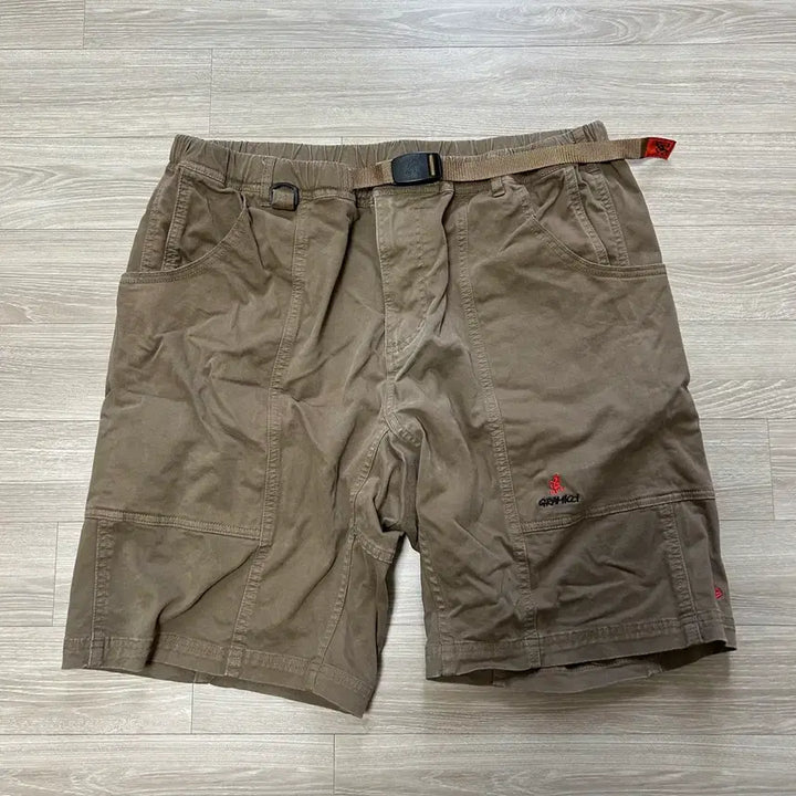 [BUNJANG] Gramicci x New Era Gear Short Pants Brown XL / [XL] 그라미치 x 뉴에라 기어 숏 팬츠 기어 쇼츠 브라운