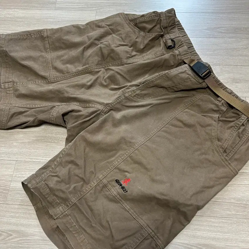 [BUNJANG] Gramicci x New Era Gear Short Pants Brown XL / [XL] 그라미치 x 뉴에라 기어 숏 팬츠 기어 쇼츠 브라운