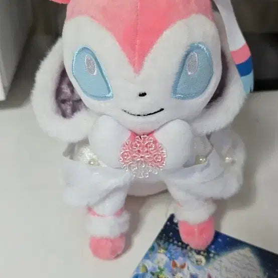 [BUNJANG] Pokemon Center 2019 Frosty Christmas Sylveon Plush / 포켓몬센터 2019 frosty Christmas 님피아 인형