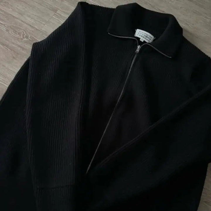 [BUNJANG] Maison Margiela Black Zip-Up Knit Sweater / 메종 마르지엘라 블랙 집업 니트