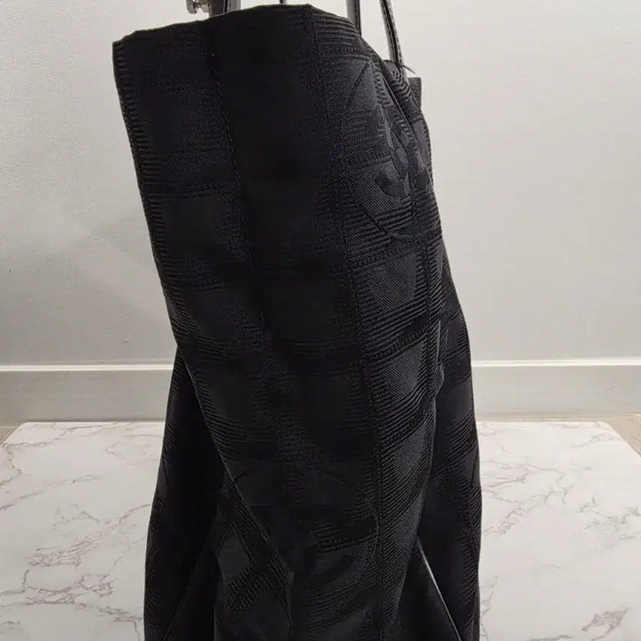[BUNJANG] Chanel New Travel Line Tote Bag Black Jacquard Nylon Leather / 샤넬가방 뉴 트래블 라인 토트백