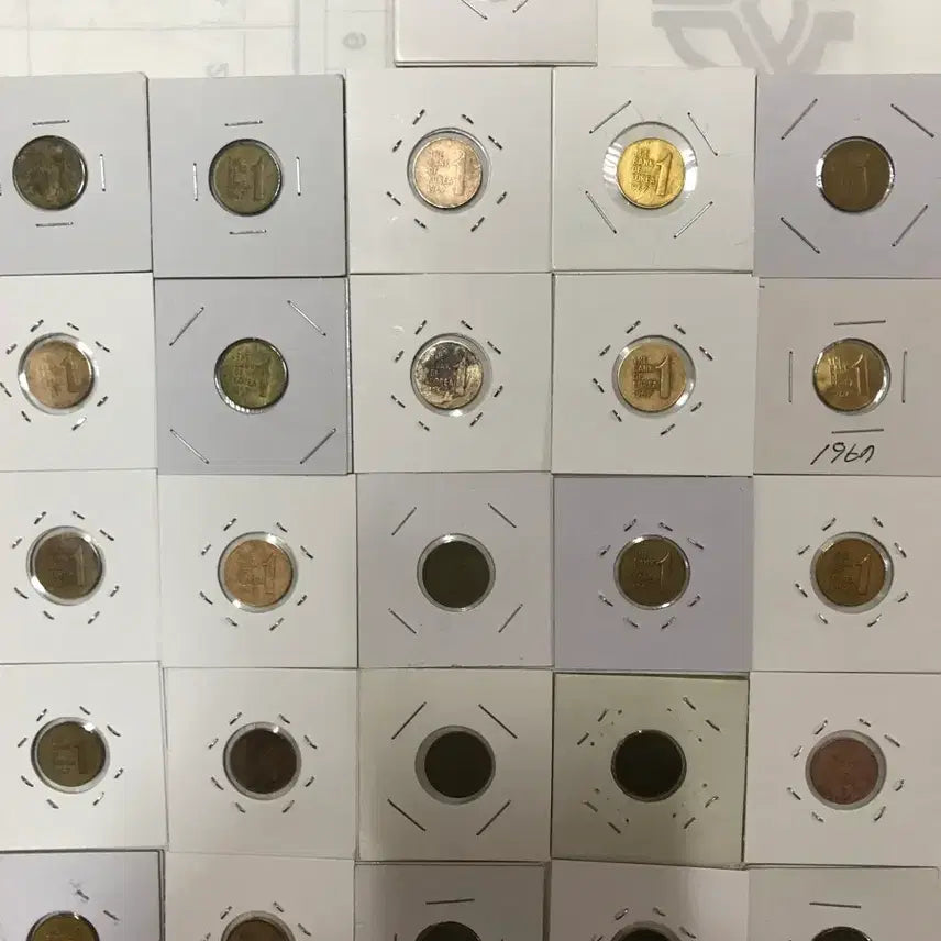 [BUNJANG] 1967 South Korean 1 Won Coin (Bundle of 26) / 한국은행 67년1원 동전 판매