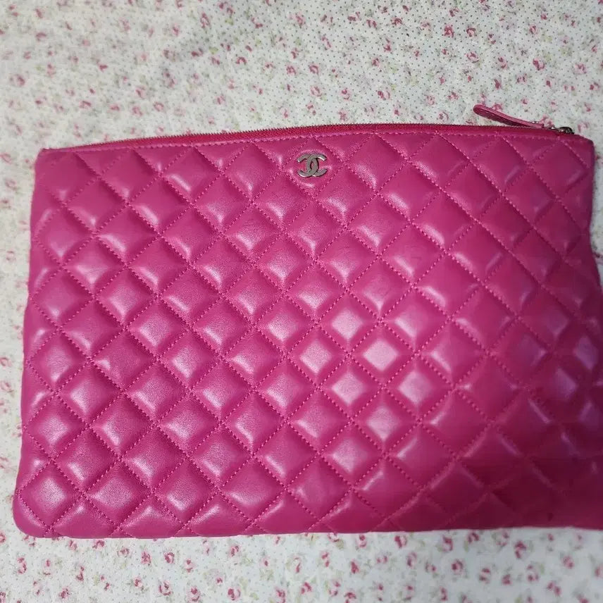 [BUNJANG] Chanel Hot Pink Quilted Clutch Bag / 핫핑크클러치