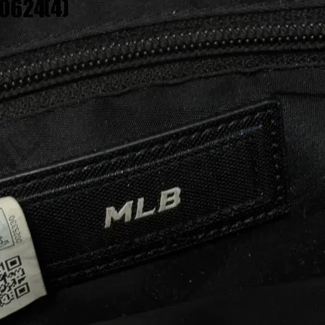 [BUNJANG] MLB New York Yankees Logo Pattern Crossbody Bag Black / MLB 뉴욕 양키스 로고 패턴 크로스백 블랙 0624
