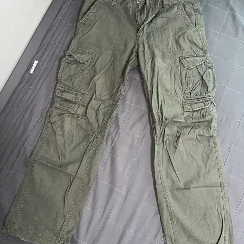 [BUNJANG] Khaki Cargo Pants / 카키 카고바지