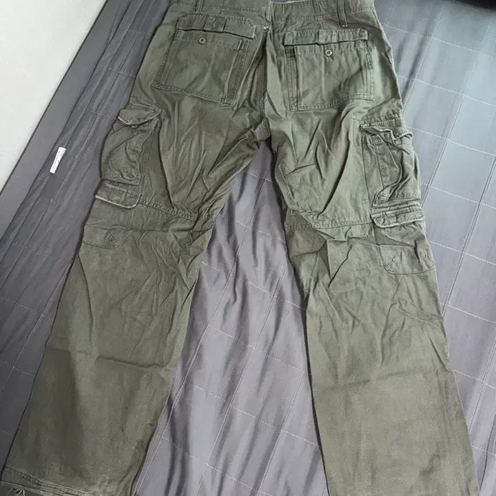 [BUNJANG] Khaki Cargo Pants / 카키 카고바지