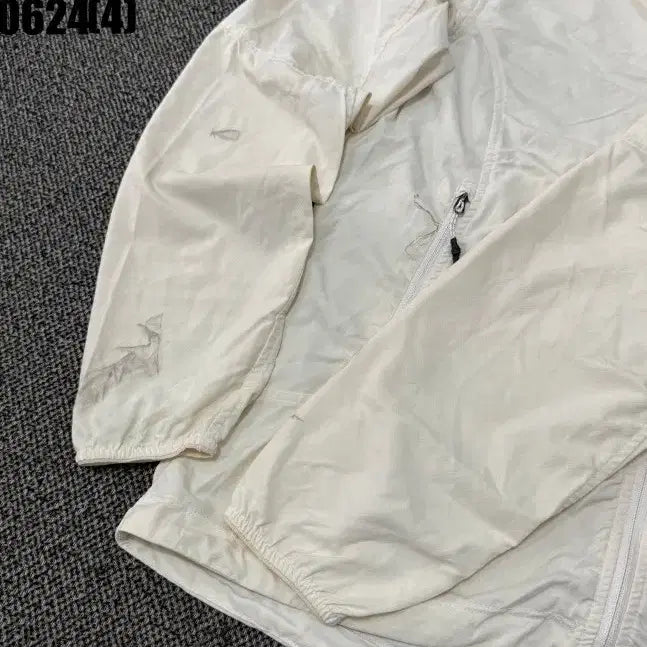 [BUNJANG] Kolon Sport Windbreaker Jacket Beige 95 / 코오롱스포츠 바람막이 자켓 베이지 95 0624