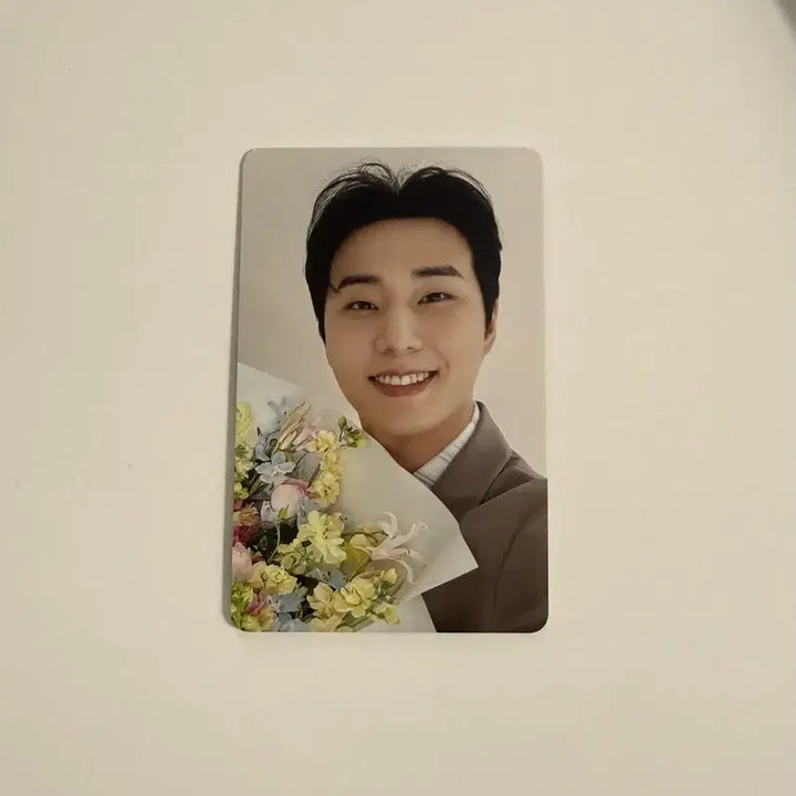 [BUNJANG] Day6 Young K Kobe Concert Flower Bouquet Photocard / 데이식스 고베 오프 영케이 꽃다발 포카