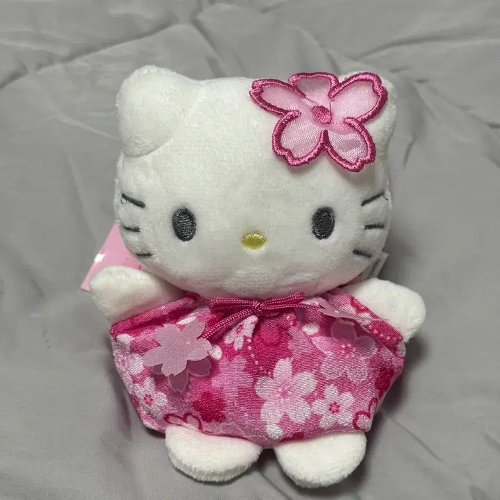 [BUNJANG] Hello Kitty Cherry Blossom Edition Stuffed Doll / 헬로키티 찰주머니 인형 벚꽃 에디션
