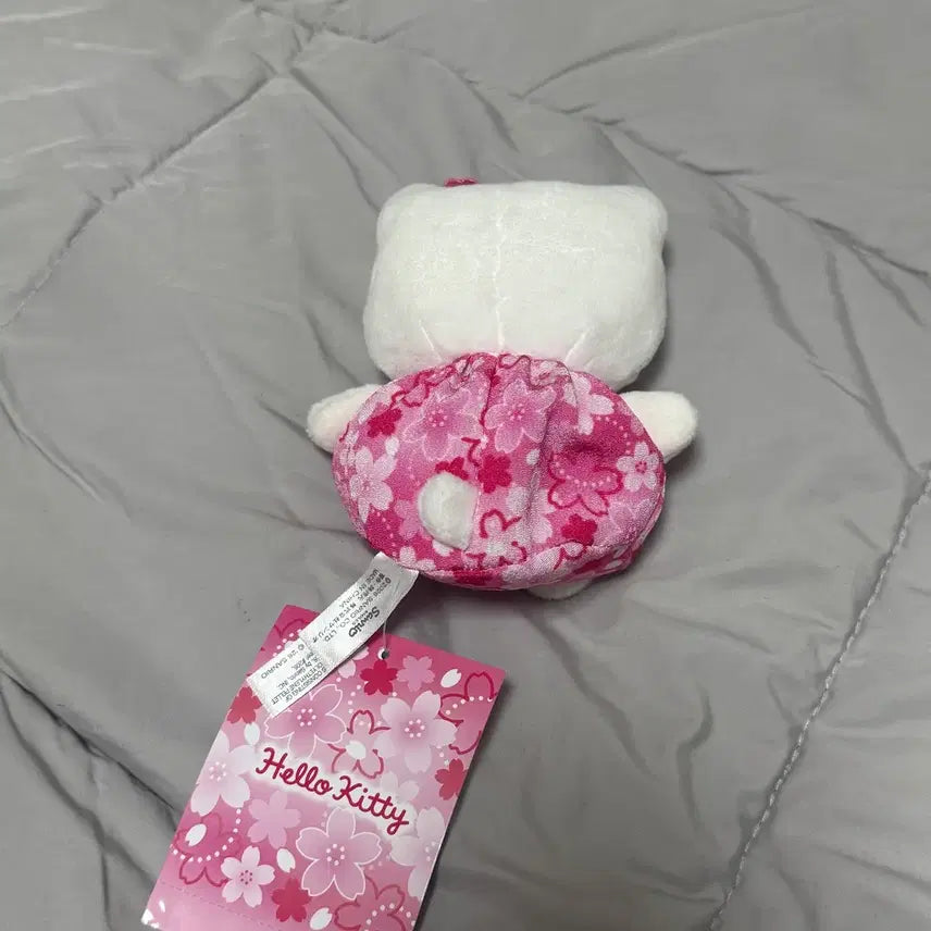 [BUNJANG] Hello Kitty Cherry Blossom Edition Stuffed Doll / 헬로키티 찰주머니 인형 벚꽃 에디션