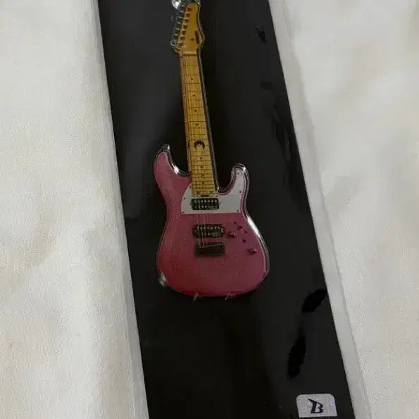 [BUNJANG] BanG Dream! Ave Mujica Wakaba Mutsumi Mortis Guitar Keychain / 뱅드림 아베무지카 기타 키홀더 와카바 무츠미 모르티스