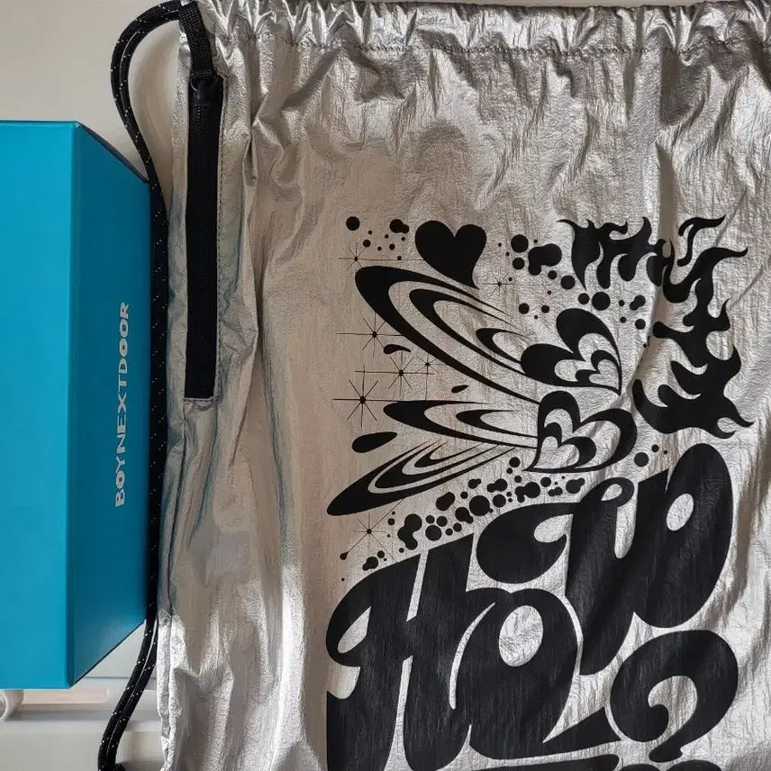 [BUNJANG] BOYNEXTDOOR Official Light Stick Set + Sand Sound Collaboration Gym Sack (Silver) / 보이넥스트도어 응원봉 세트(포카X)+샌드사운드 콜라보 짐색  실버