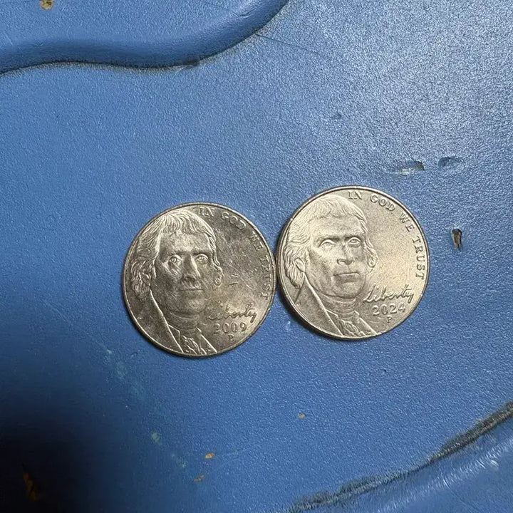 [BUNJANG] 2009 &amp; 2024 Nickel Coins - Limited Mintage / 2009년과 2024년 니켈 동전 - 발행량 적음