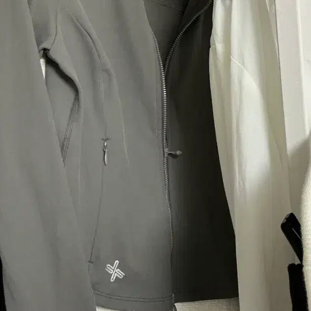 [BUNJANG] Xexymix Crop Zip-Up Jacket Pilates Top / 젝시믹스 크롭자켓 집업 운동복 필라테스상의