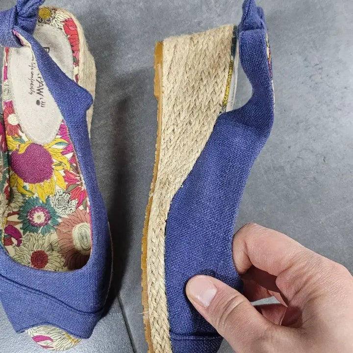 [BUNJANG] Bearpaw Wedge Heel Sandals Blue Flower Pattern / 베어포우 웨지힐 샌들 블루 플라워 패턴