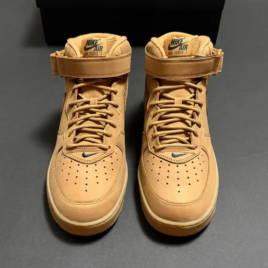 [SOLD OUT] 나이키 에어 포스 1 미드 플랙스 앤 아웃도어 그린