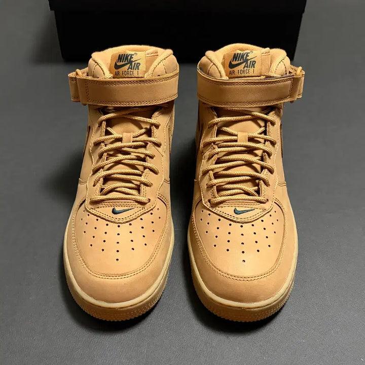 [SOLD OUT] 나이키 에어 포스 1 미드 플랙스 앤 아웃도어 그린