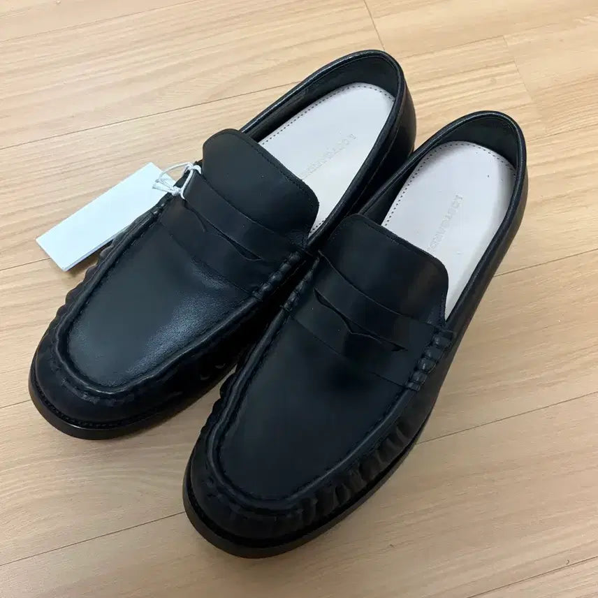 [SOLD OUT] [새상품] 로스트가든 유니폼 플리츠 로퍼 블랙 42.5(275)